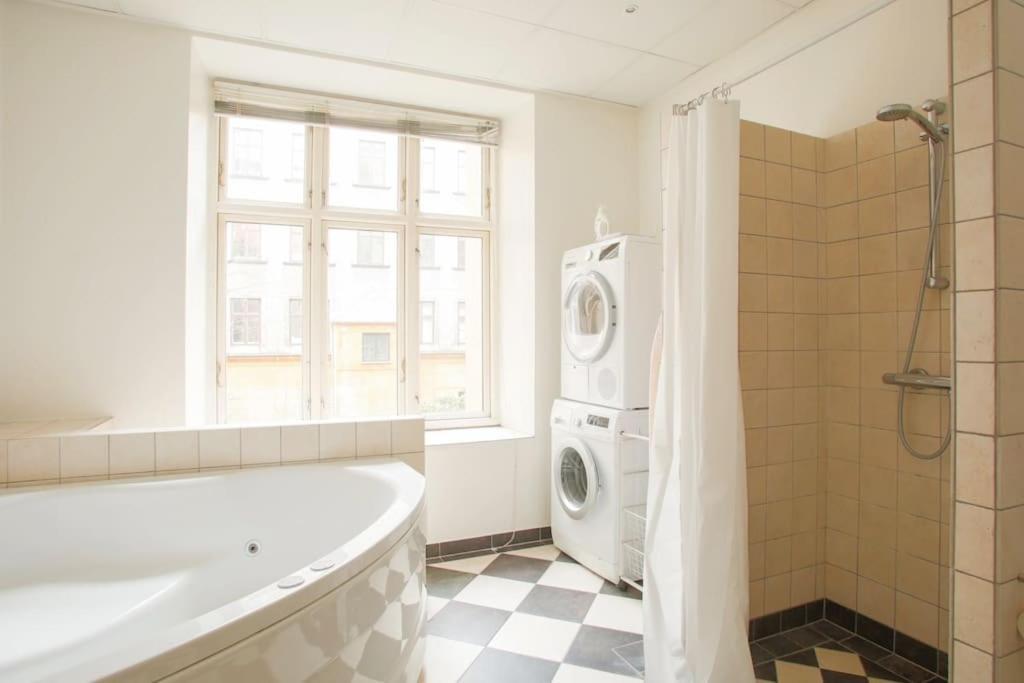 Large & Bright 3Br Apartment W Whirlpool Near Metro Kodaň Exteriér fotografie